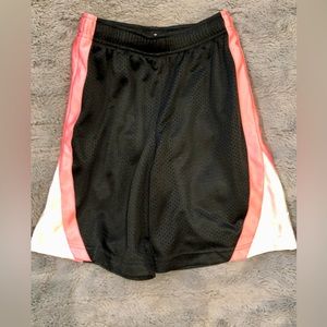 Nike shorts - size small in girls youth